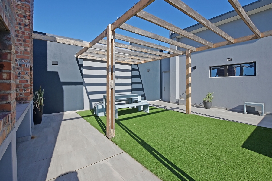 1 Bedroom Property for Sale in Table View Western Cape